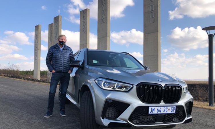 Fantastic testing the brute X5 and X6 M Competition on Zwartkops and outride. Both brilliant handling and performance for a rapid 3.8 sec SUV powered by 4.4l V8 with 8 Speed box. R2 632 258 for the 5 but supersize to the 6 for an extra R101k. Beautifully Bold Bum!
